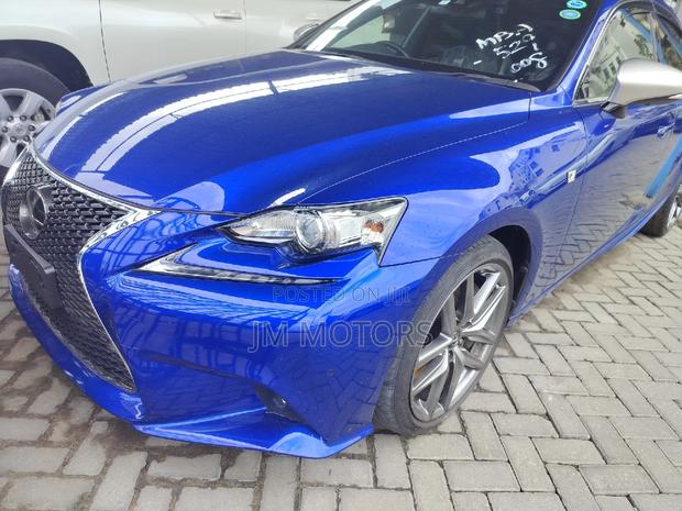 2016 Lexus IS in Blue: A Stunning Combination of Style and Performance