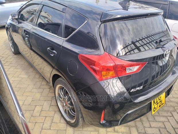 Black 2014 Toyota Auris: Modern Sedan with Exceptional Performance