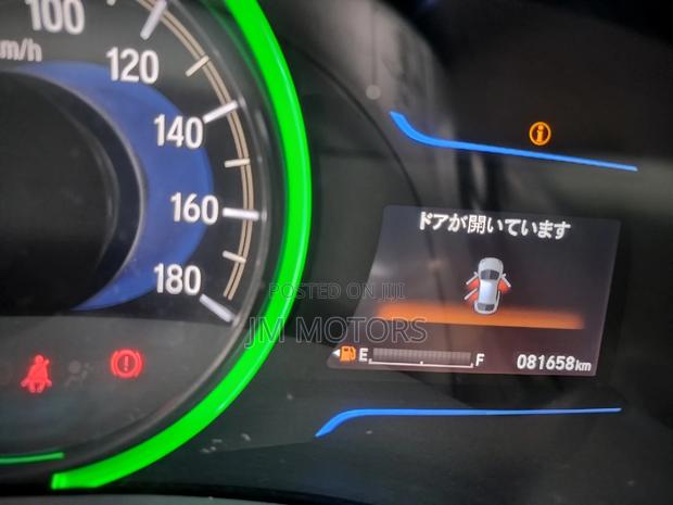 2016 Honda Fit Shuttle in Silver - Low Mileage and Well-Maintained