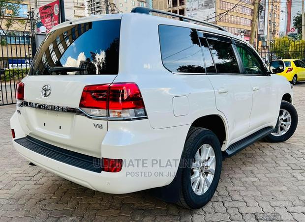 4.6 V8 ZX 2016 Toyota Land Cruiser - White Off-Road SUV for Adventure