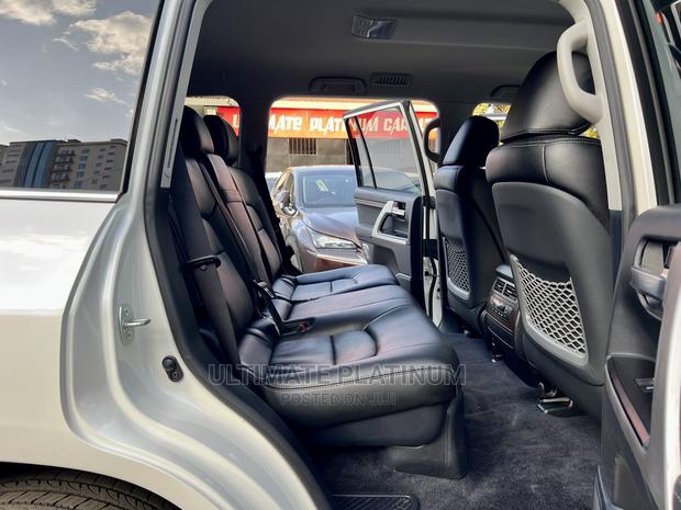 4.6 V8 ZX 2016 Toyota Land Cruiser - White Off-Road SUV for Adventure