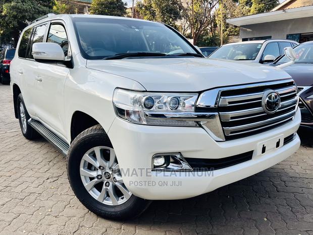 4.6 V8 ZX 2016 Toyota Land Cruiser - White Off-Road SUV for Adventure