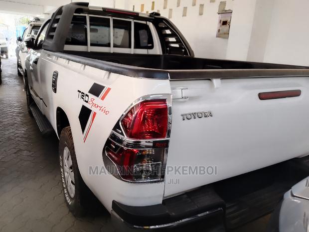 Toyota Hilux 2016 White