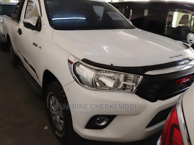 Toyota Hilux 2016 White