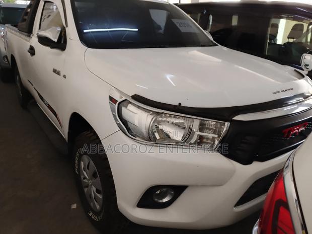 Toyota Hilux 2016 White