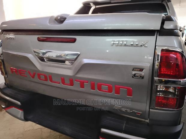 Toyota Hilux 2016 Gray