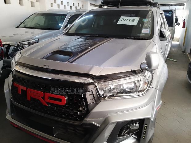 Toyota Hilux 2016 Gray