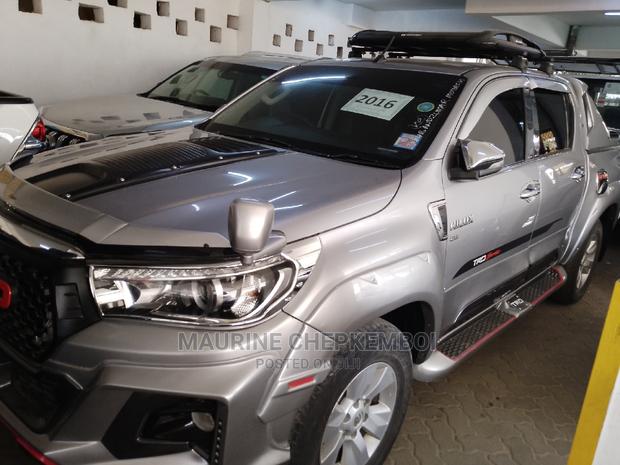 Toyota Hilux 2016 Gray