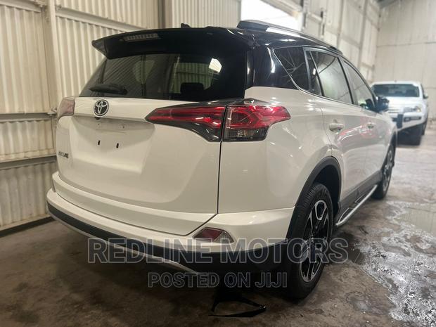 Toyota RAV4 2017 White: Premium and Adventurous