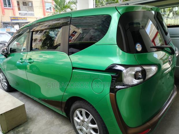 Toyota Sienta 2016 Green