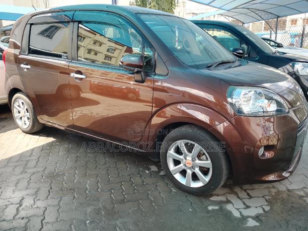 Toyota Porte 2016 Brown