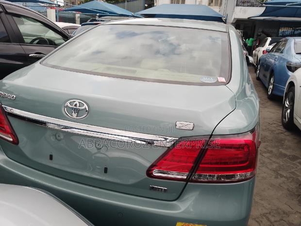Toyota Premio 2018 Green