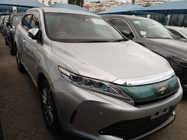 Toyota Harrier 2018 Gold
