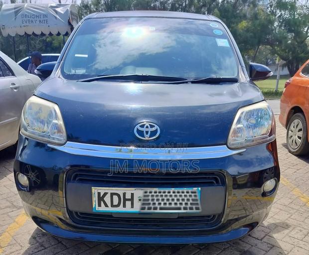 2015 Toyota Porte Black - Modern Compact Car, Great Value