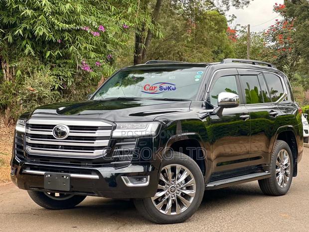 Black 2022 Toyota Land Cruiser 3.3 Diesel 4WD: Off-Road Excellence