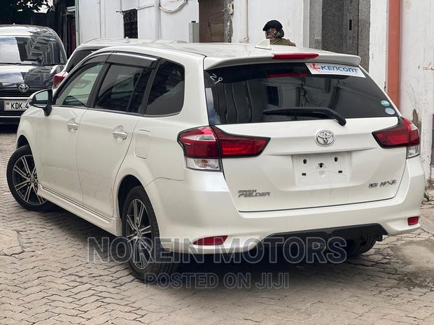 Second-Hand 2017 Toyota Corolla Fielder Off-White