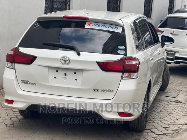 Second-Hand 2017 Toyota Corolla Fielder Off-White
