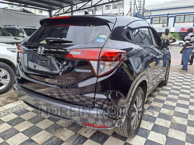 Black Honda Vezel 2016 - Modern Compact SUV for Sale