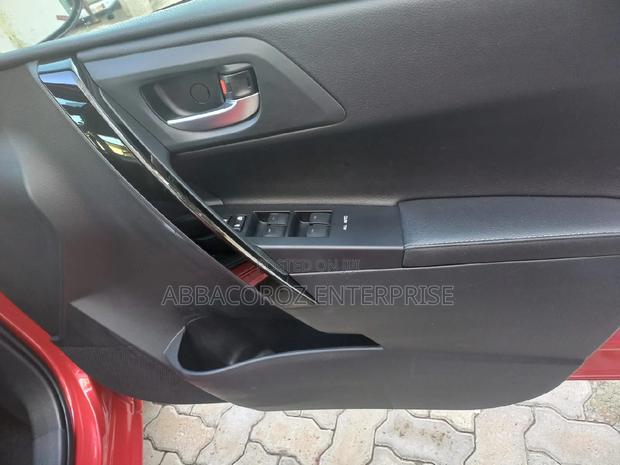 Toyota Auris 2016 Red