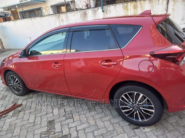 Toyota Auris 2016 Red