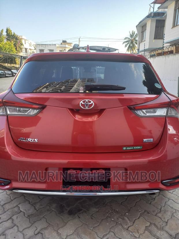 Toyota Auris 2016 Red