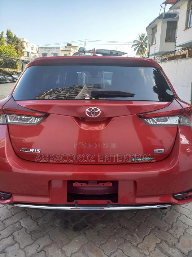 Toyota Auris 2016 Red