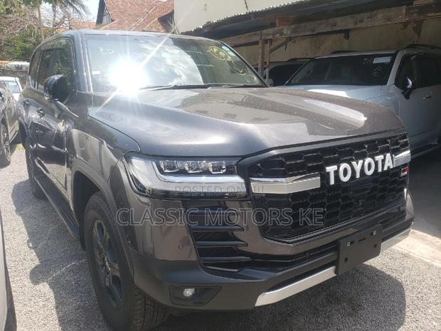 2022 Land Cruiser 3.3 Diesel 4WD - Gray (Toyota)