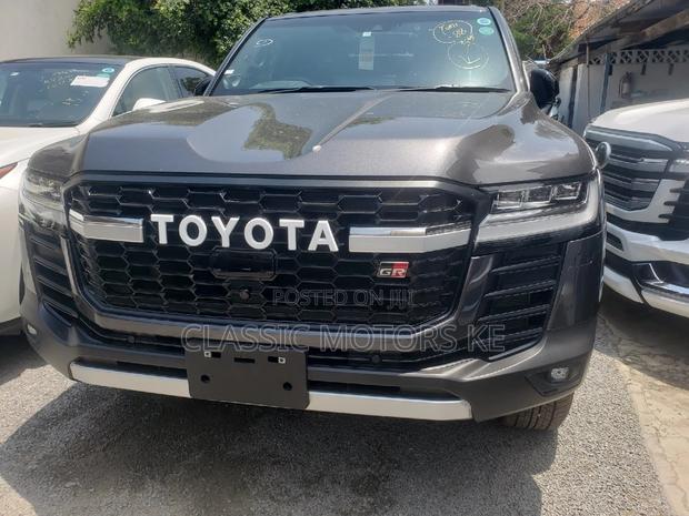 2022 Land Cruiser 3.3 Diesel 4WD - Gray (Toyota)