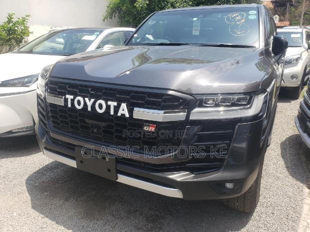 2022 Land Cruiser 3.3 Diesel 4WD - Gray (Toyota)