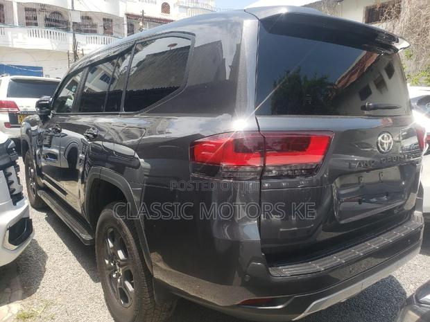 2022 Land Cruiser 3.3 Diesel 4WD - Gray (Toyota)