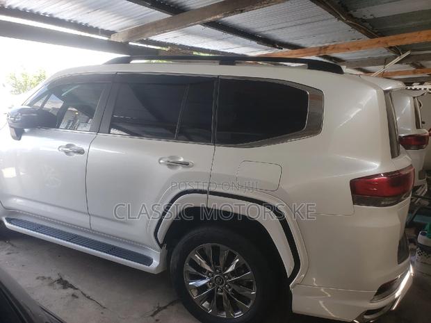 2022 3.3 Diesel Land Cruiser 4WD White - Off-Road Capability, On-Road Comfort