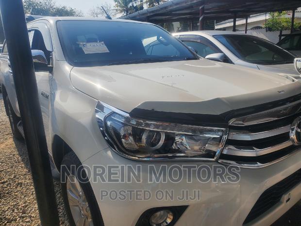 2016 Toyota Hilux in White - Rugged and Efficient Off-Roader