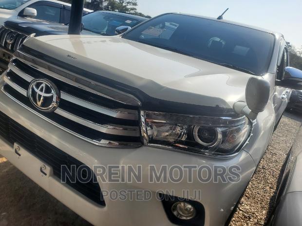 2016 Toyota Hilux in White - Rugged and Efficient Off-Roader