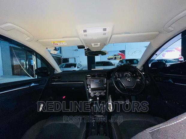 Silver 2017 Volkswagen Golf Variant - Perfect for Long Journeys