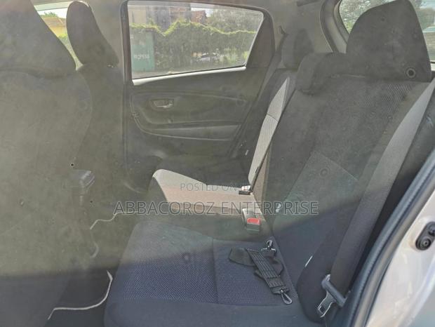 Toyota Vitz 2016 Silver