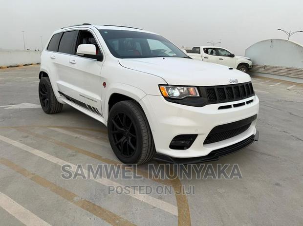 2016 Pearl Jeep Cherokee Overland 4x4 - Luxurious Off-Road Vehicle