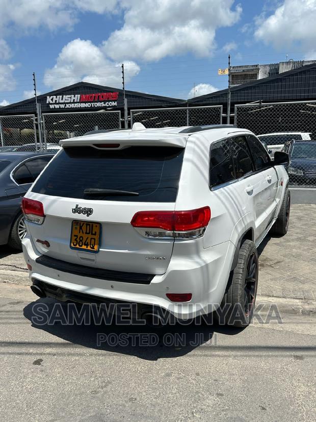 2016 Pearl Jeep Cherokee Overland 4x4 - Luxurious Off-Road Vehicle