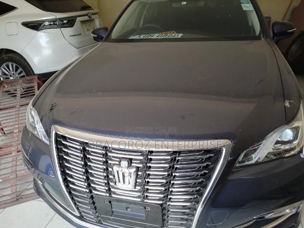 Toyota Crown 2016 Blue