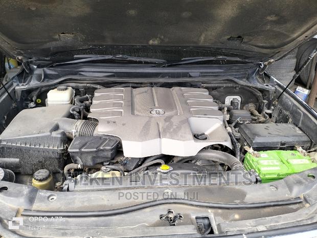 2012 Toyota Land Cruiser ZX 4.6 V8 Black: Premium Off-Road Experience