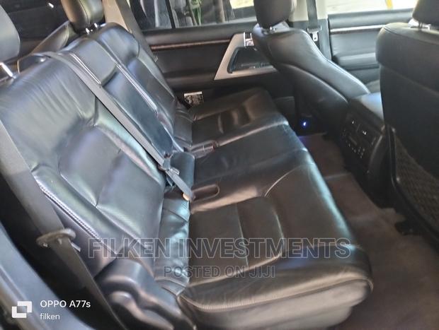 2012 Toyota Land Cruiser ZX 4.6 V8 Black: Premium Off-Road Experience