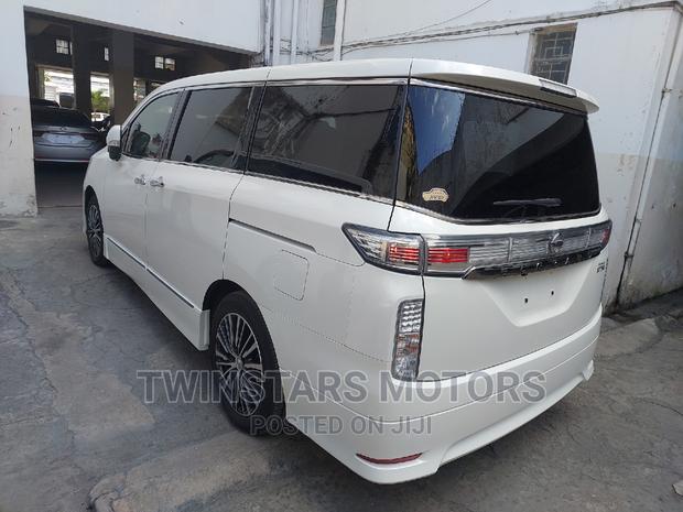 2017 Nissan Elgrand Pearl: Luxury and Comfort Await