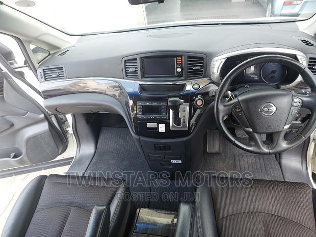 2017 Nissan Elgrand Pearl: Luxury and Comfort Await