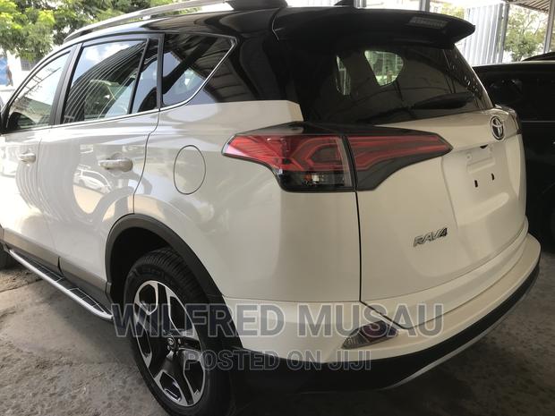 2018 Toyota RAV4 White - Excellent Condition