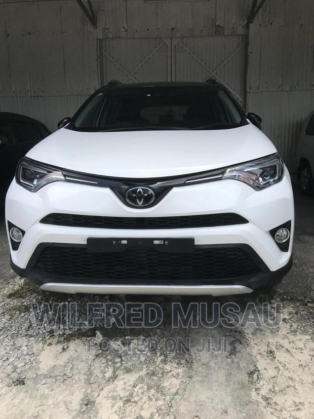 2018 Toyota RAV4 White - Excellent Condition