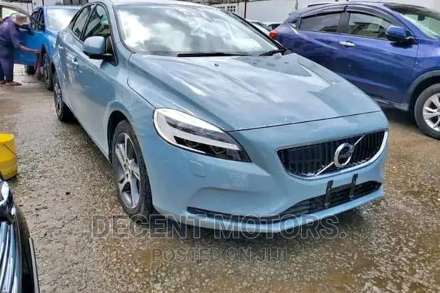 Volvo V40 Blue 2017 - Modern Sedan at Low Price