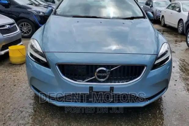 Volvo V40 Blue 2017 - Modern Sedan at Low Price