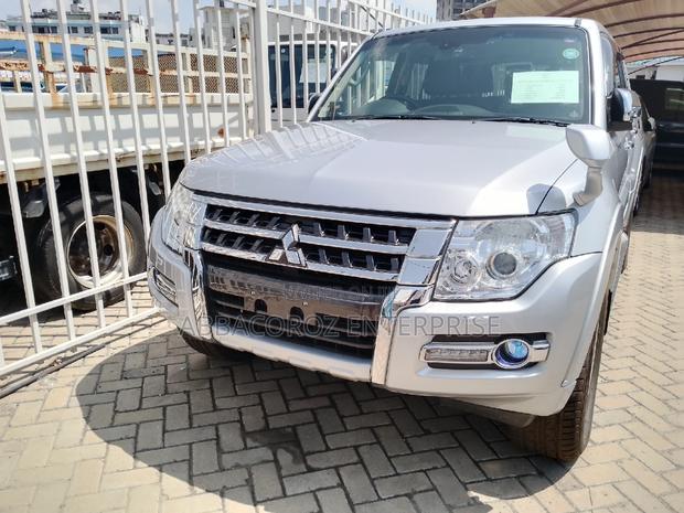 Mitsubishi Pajero 2016 Silver