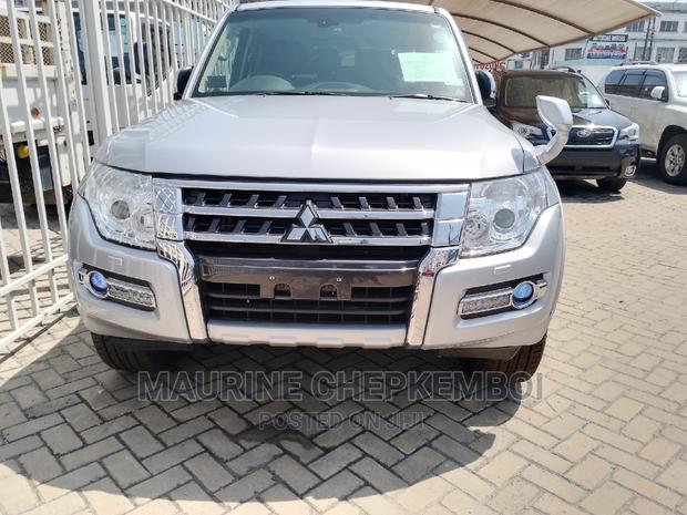 Mitsubishi Pajero 2016 Silver