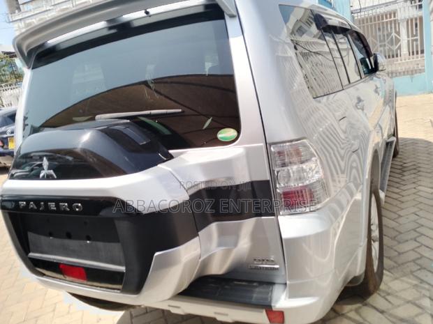 Mitsubishi Pajero 2016 Silver