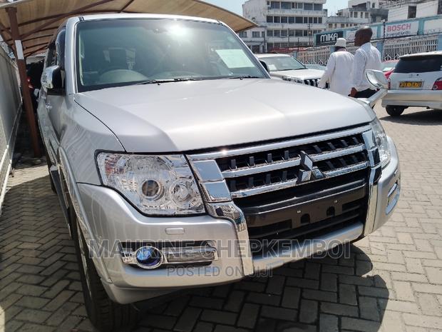 Mitsubishi Pajero 2016 Silver